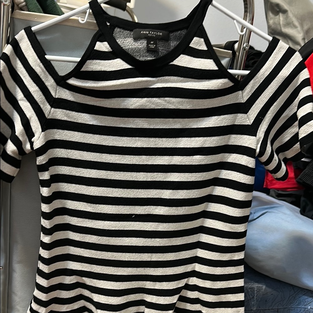 Ann Taylor Black and White Fitted Cut Out Blouse